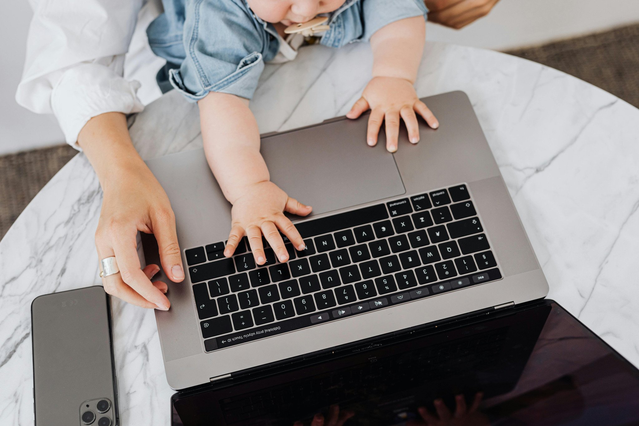 reading-fostering-blog-on-laptop
